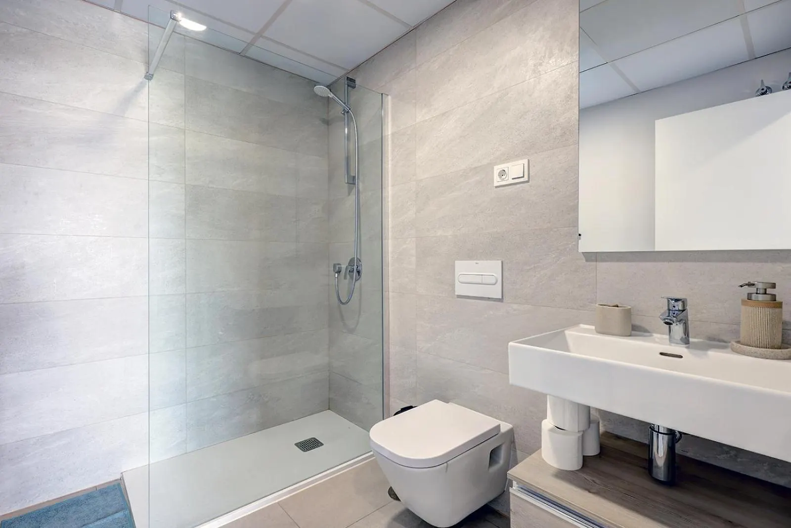 Estepona Place - Spacious Family City Apartment