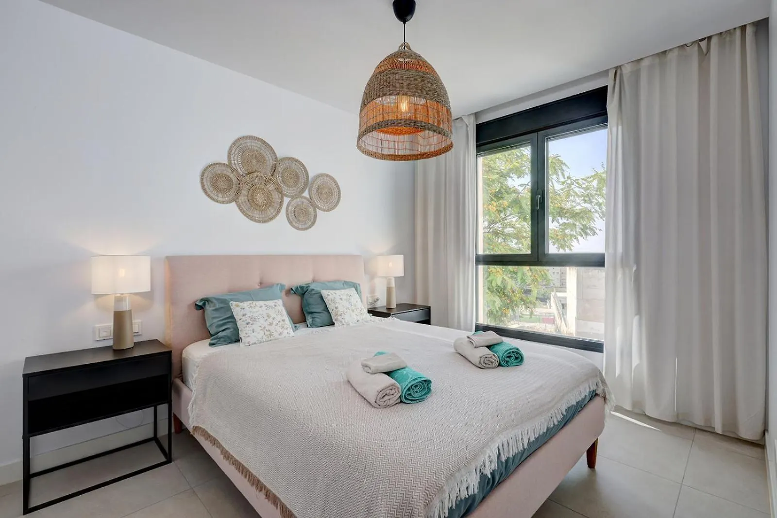 Estepona Place - Spacious Family City Apartment Spain