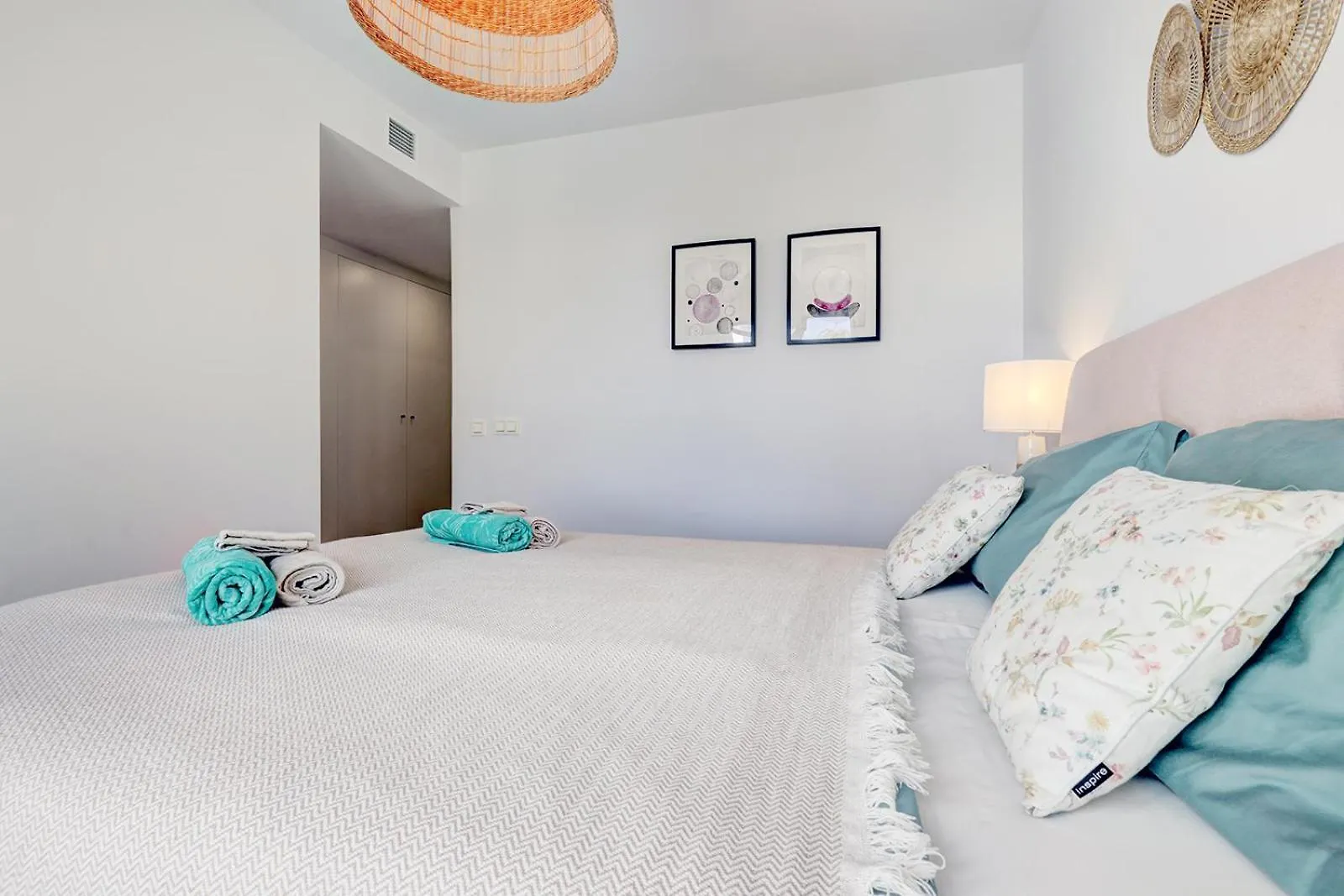 Estepona Place - Spacious Family City Apartment