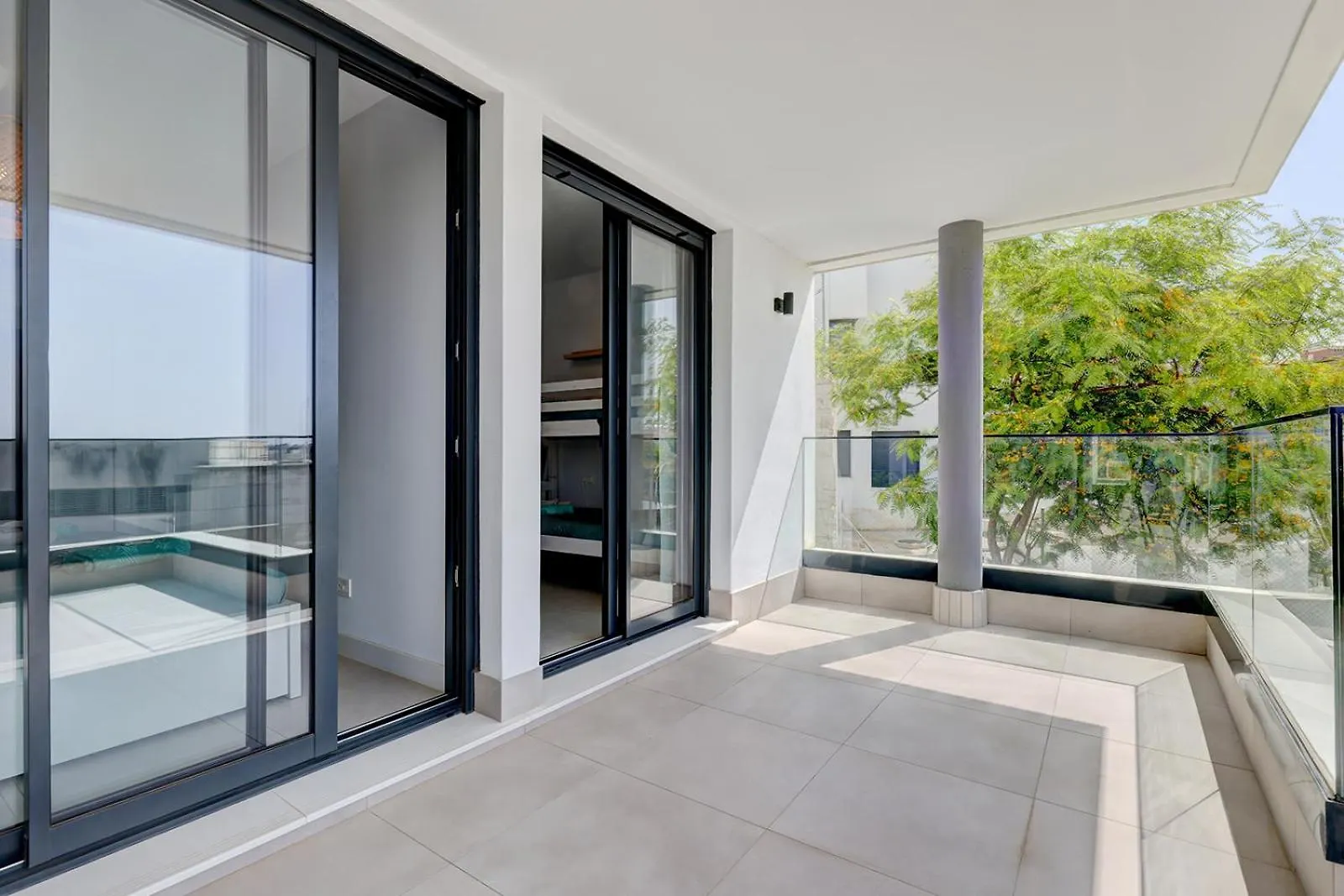 Estepona Place - Spacious Family City Apartment