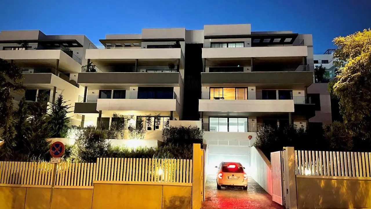 Estepona Place - Spacious Family City Apartment