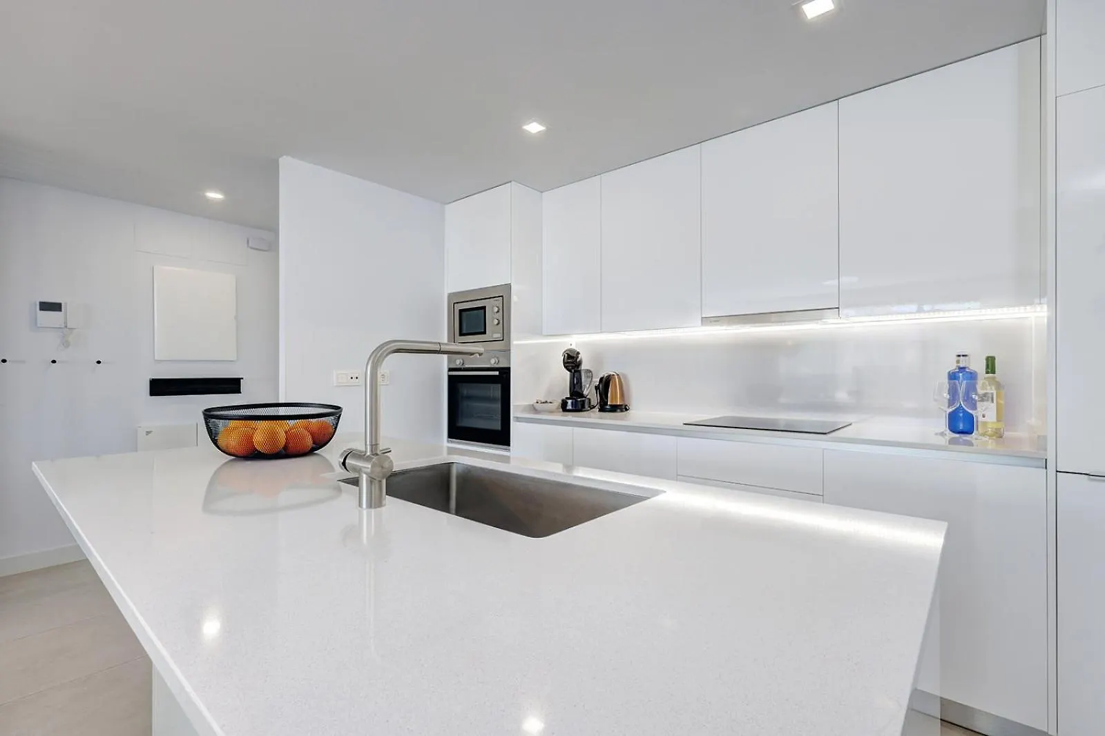Estepona Place - Spacious Family City Apartment
