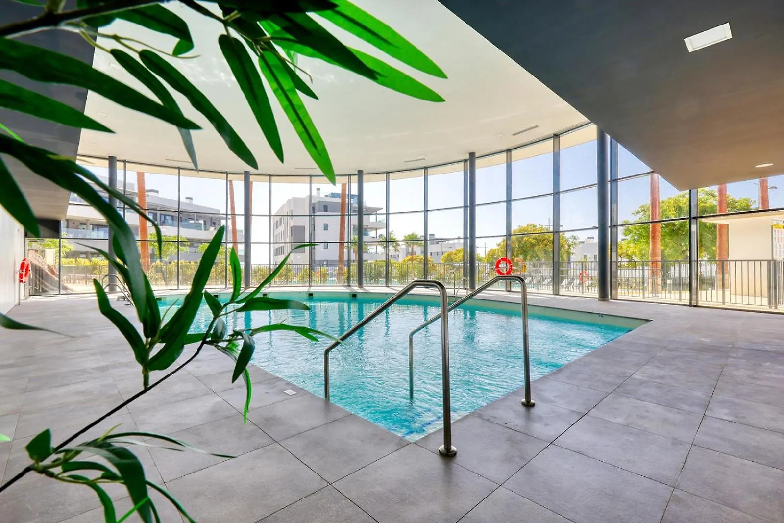 Estepona Place - Spacious Family City Apartment