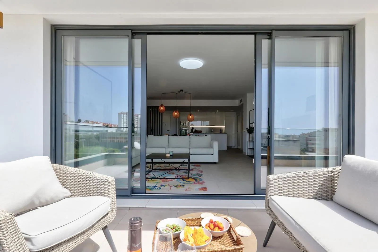 Estepona Place - Spacious Family City Apartment