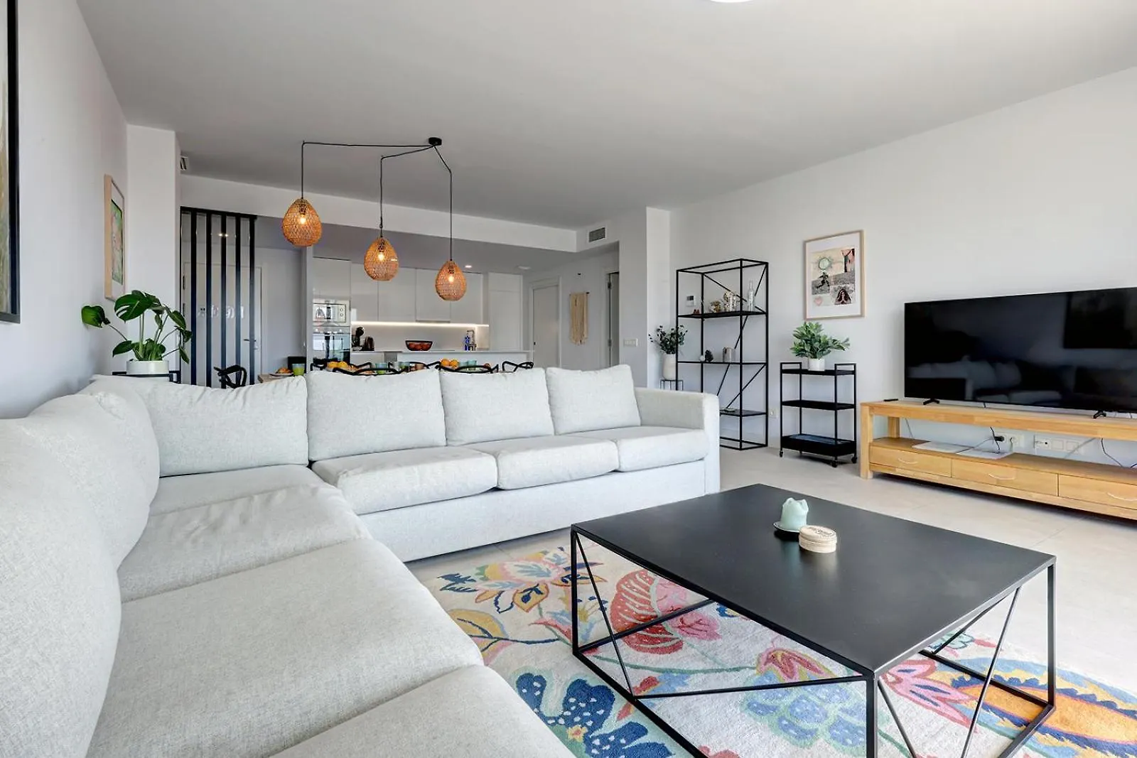 Estepona Place - Spacious Family City Apartment